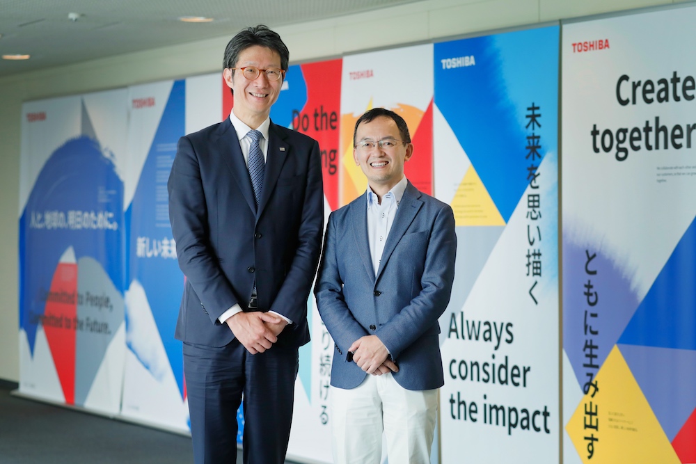 株式会社東芝 執行役常務 島田太郎氏（写真左）株式会社リクルートキャリア 『リクナビNEXT』編集長 藤井薫氏（写真右）